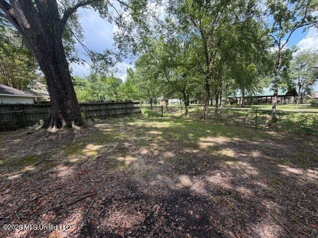 Building Photo - 1695 Ravenwood Ln