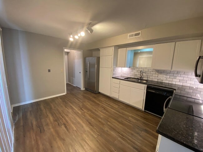 Building Photo - 10125 N Pennsylvania Ave