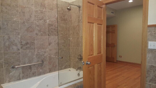 Building Photo - 5336 S Prairie Ave