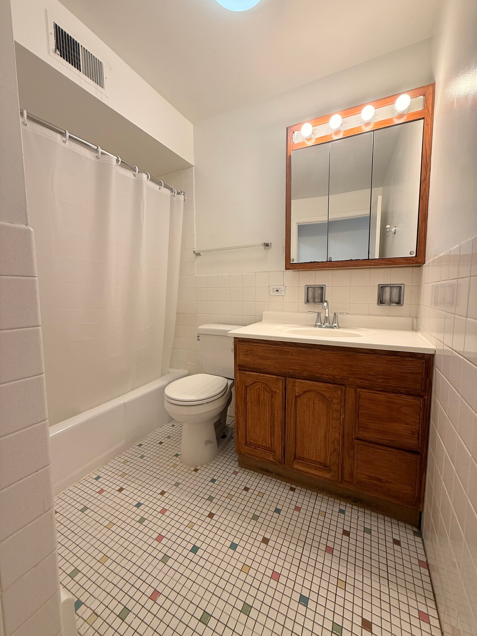 Building Photo - 700 McKinley Ave