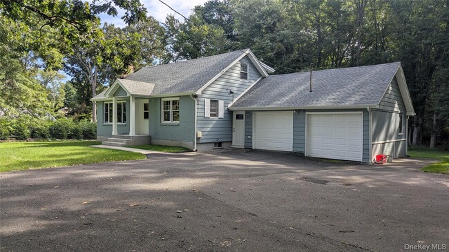 Building Photo - 362 Strawtown Rd