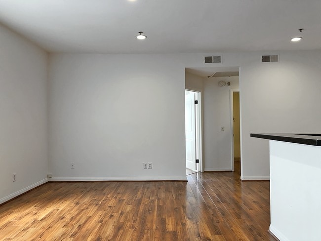 Living room - 10650 N Moorpark St