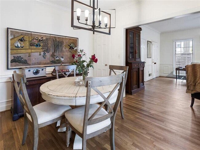 Building Photo - 1872 Wycliff Rd NW