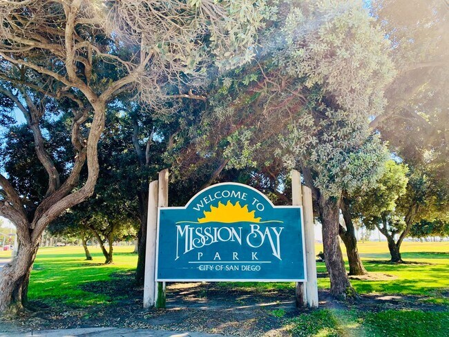 Building Photo - IS4