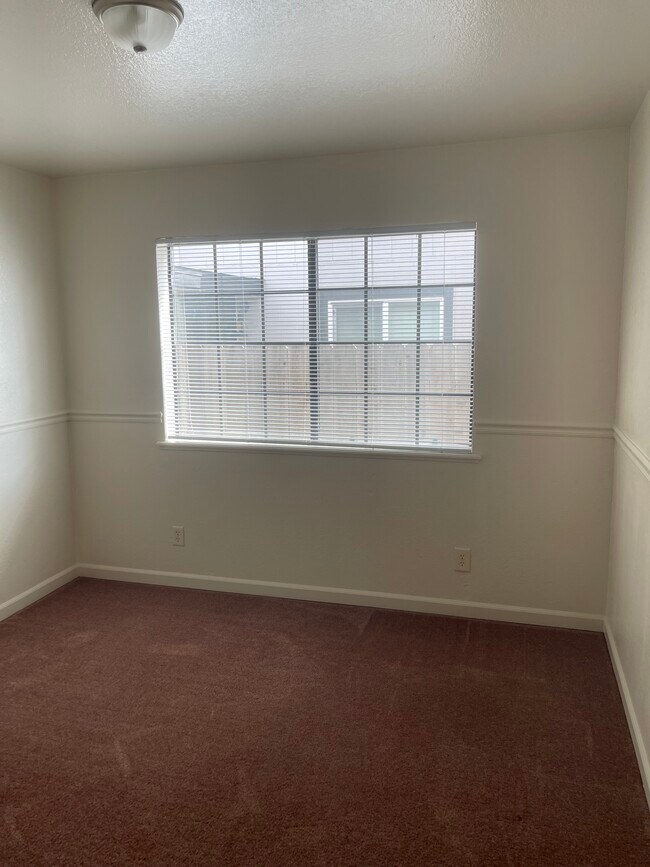 Building Photo - 817 Lake Ave