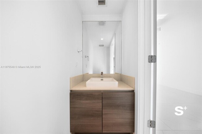 Building Photo - 1080 Brickell Ave