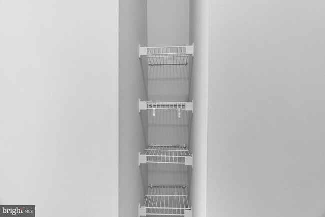 Building Photo - 4852 Eisenhower Ave