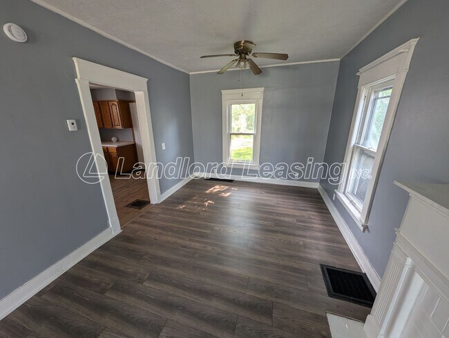 Building Photo - Spacious 4-Bedroom Colonial Near Lake Erie