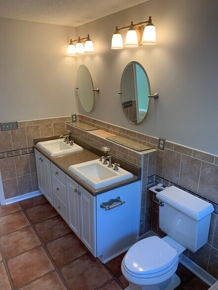 master bath - 5420 Phillipsburg Dr