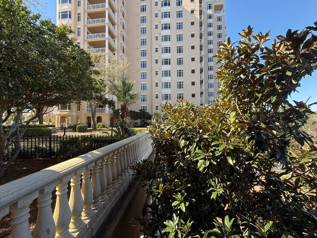 Building Photo - 404 Kelly Plantation Dr