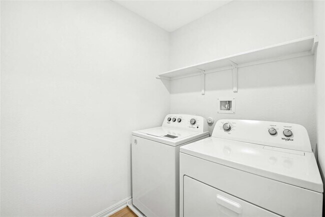 Building Photo - 412 Brody Ln