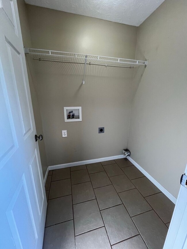 Building Photo - 3 bedroom 2 bath Single Family home in Dan...