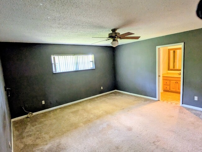 Building Photo - 4976 Oakbrooke Pl