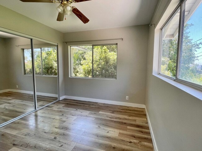 Building Photo - 2 Bedroom 1 Bath Room Fully Updated Single...