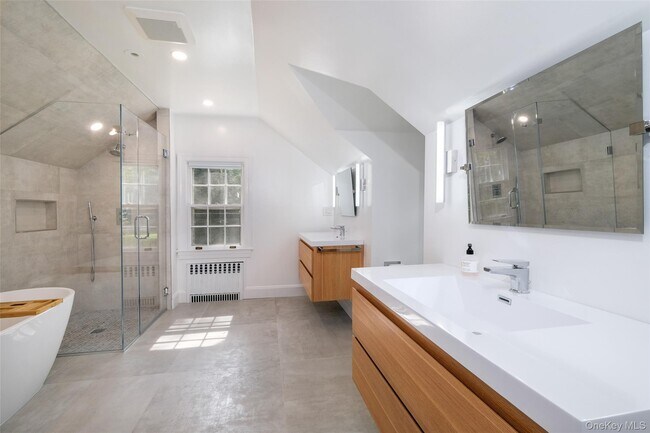 Building Photo - 7 Axtell Dr