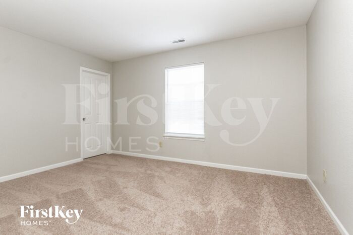 Building Photo - 860 Treyburn Green Dr