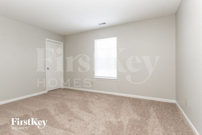 Building Photo - 860 Treyburn Green Dr