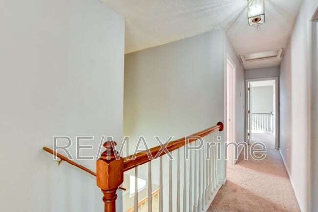 Building Photo - 214 Jouster Way