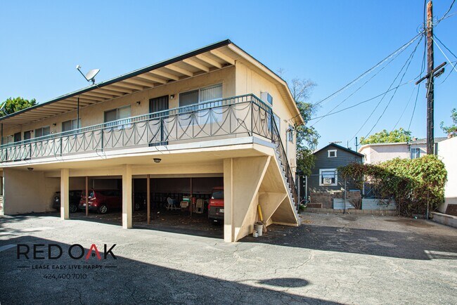 Building Photo - Modern, Spacious, Remodeled One Bedroom wi...