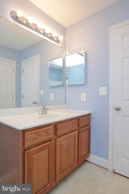 Building Photo - 1028 Llano Dr