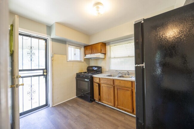 Building Photo - 2257 E 80th St