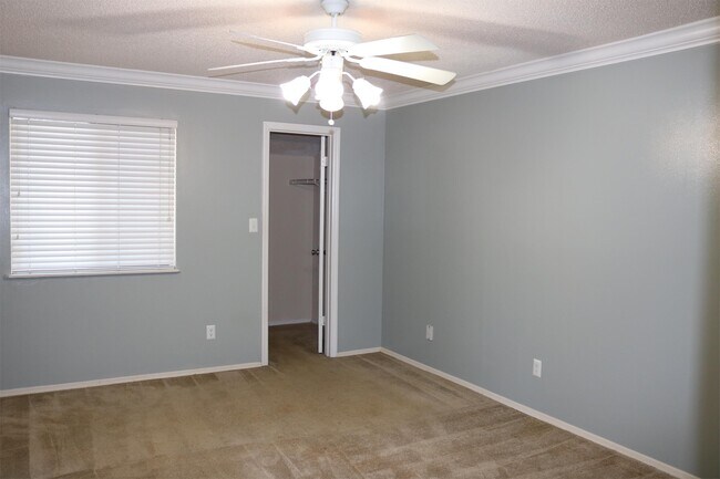 Building Photo - 151 Waterfall Way