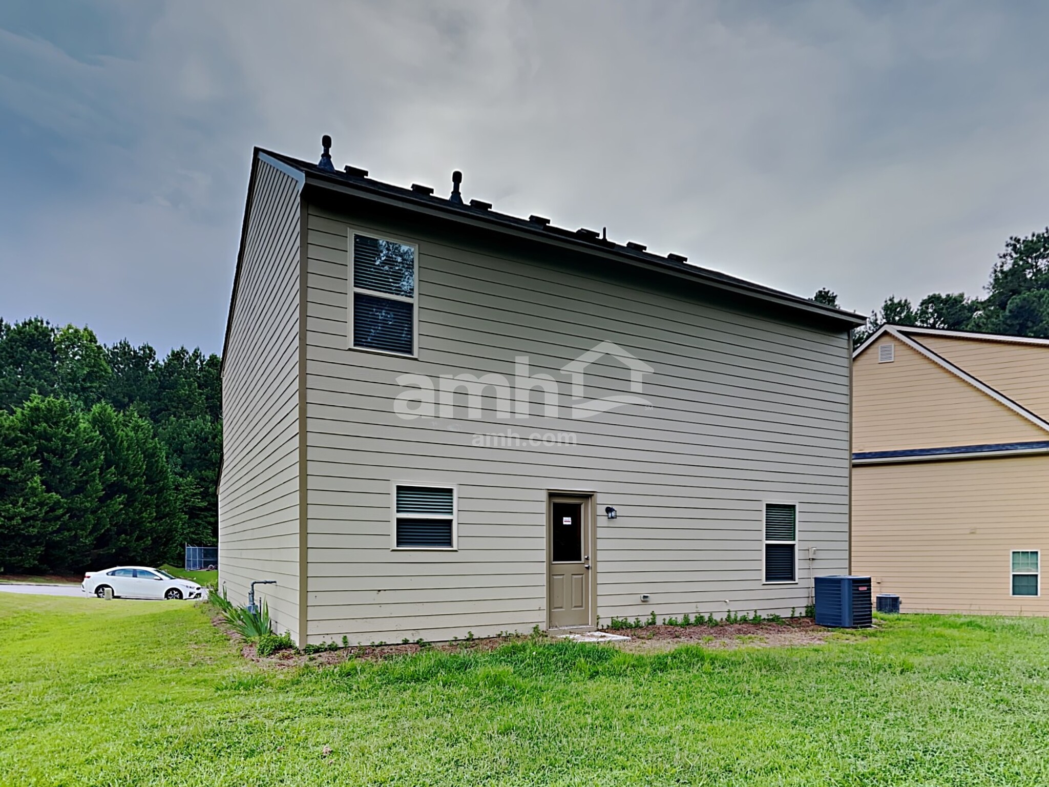 Building Photo - 296 Maxton Ave