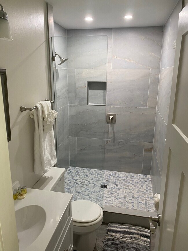 Building Photo - 1565 Pinebreeze Dr