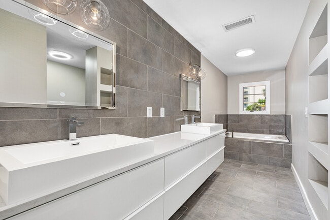 Building Photo - 2938 Sea Oats Cir