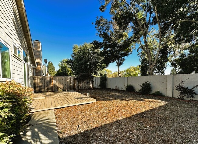 Building Photo - 1513 Mary Pl