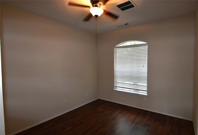 Building Photo - 19439 Suffolk Hollow Ln