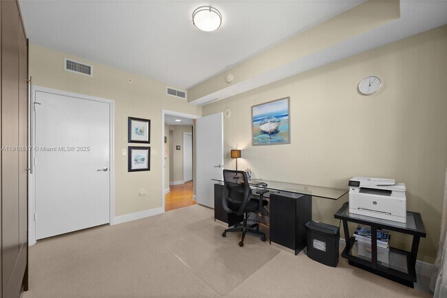 Building Photo - 20000 E Country Club Dr