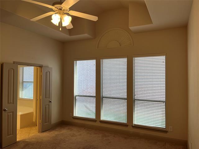 Building Photo - 817 La Cima