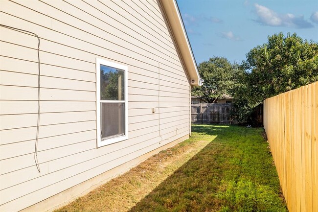 Building Photo - 1019 Leeds Castle Walk