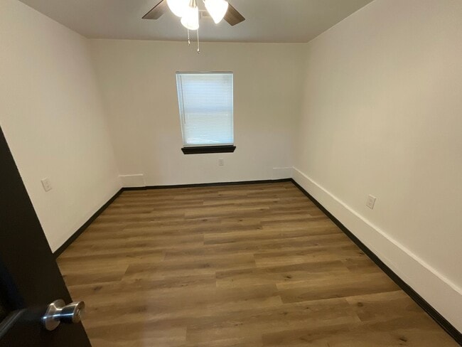 Building Photo - 2413 NE 27th St