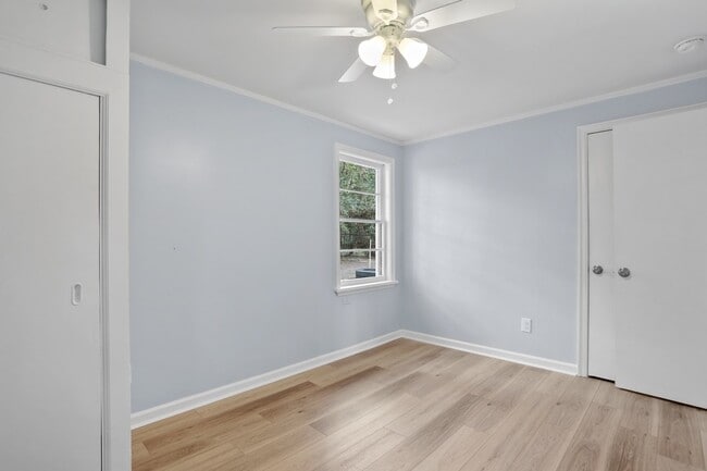 Building Photo - 6 Ranchland Dr