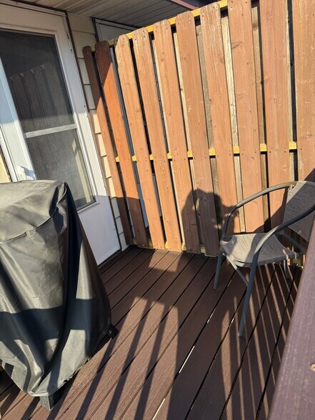 Balcony - 927 S 76th St