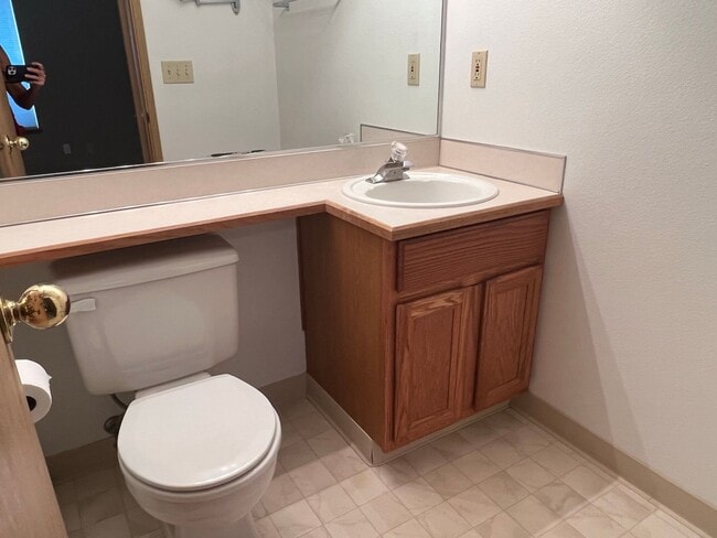 Building Photo - Adorable Quiet park like setting in fruit valley sunsets with landscaping provided