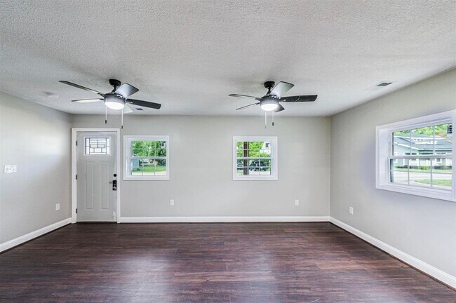 Building Photo - 204 Wilson Ave