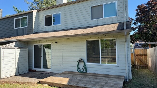 Building Photo - close to OSU, brand new carpet and floorin...