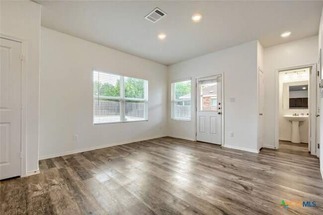 Building Photo - 1818 Strawberry Fld