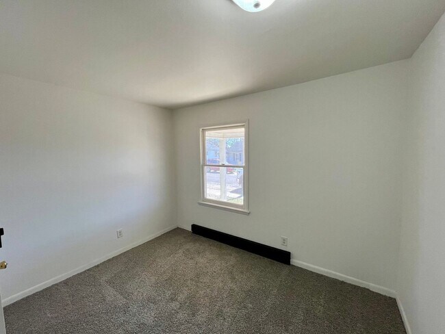 Building Photo - 17-17A E Washington St