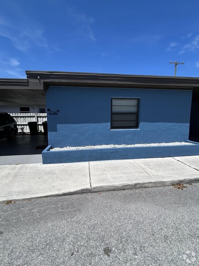Building Photo - 716 3rd Ave N