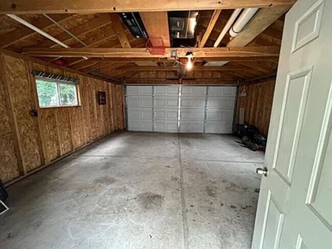 Building Photo - Fully Remodeled 3-Bedroom Home in Dearborn Heights — Great Location, Ready for You