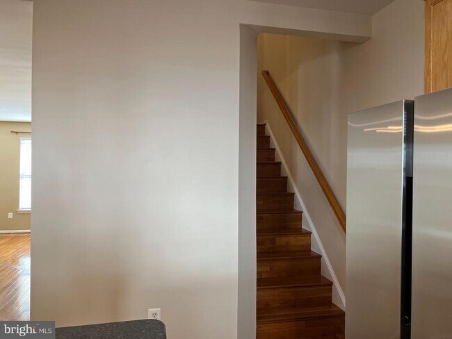 Building Photo - 8818 Royal Doulton Ln