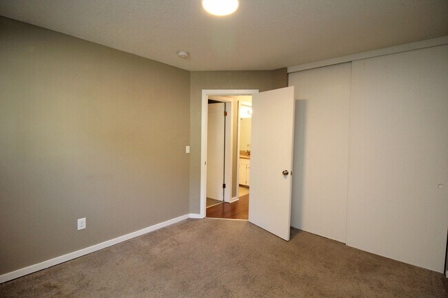 Building Photo - 4232-4232 SE Cesar Estrada Chavez Blvd