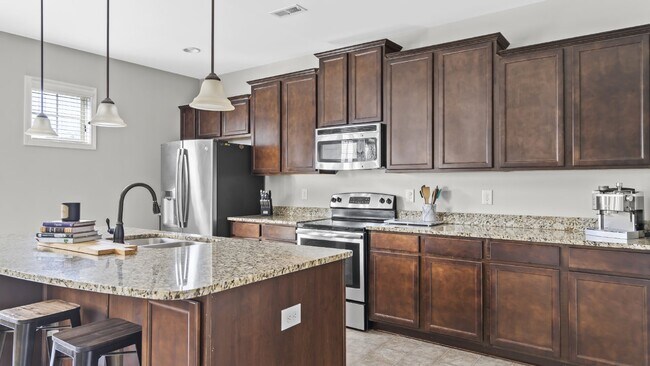 Building Photo - Towne Pointe