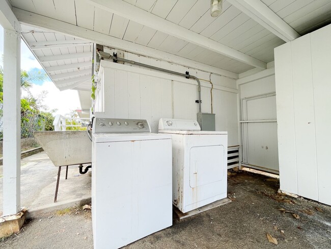 Building Photo - Pet Friendly Kailua House