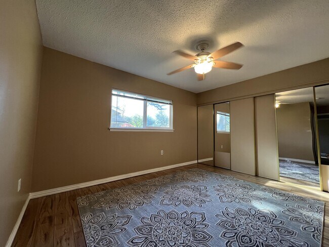Building Photo - 116 Meadow Lark