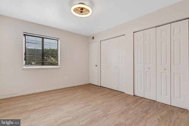 Building Photo - 7598 Gales Ct